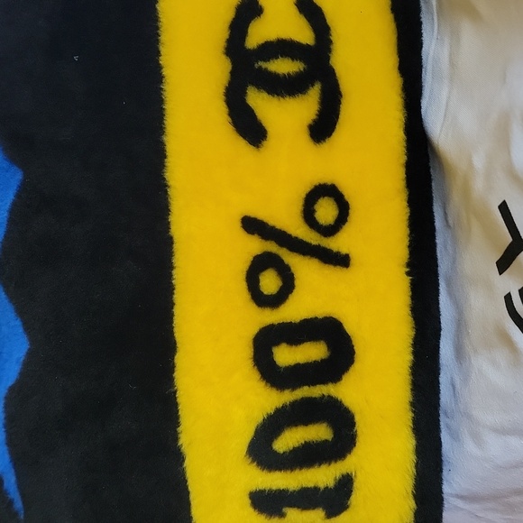 Limited Edition CHANEL Lagerfeld's Pop Art No.5 Shearling & Lamb Maxi Flapbag - Picture 4 of 16